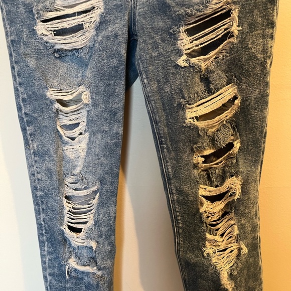 American Eagle Distressed Mom Jeans - Picture 3 of 8
